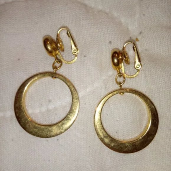 Vintage Clip on Earring Set - Picture 3 of 3